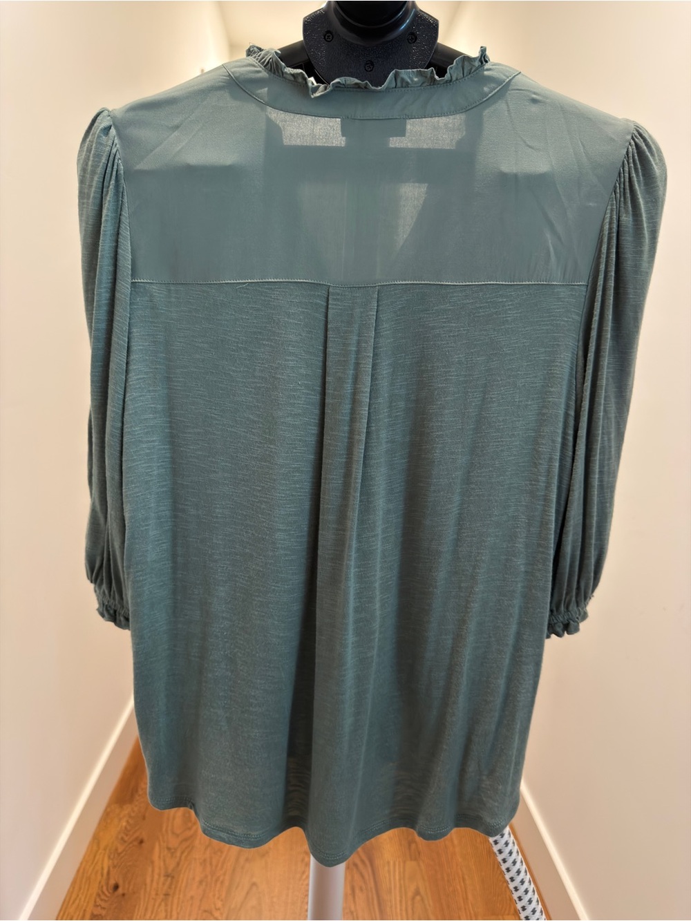 Democracy green delicate detailed Button-Front Blouse - Picture 2 of 6